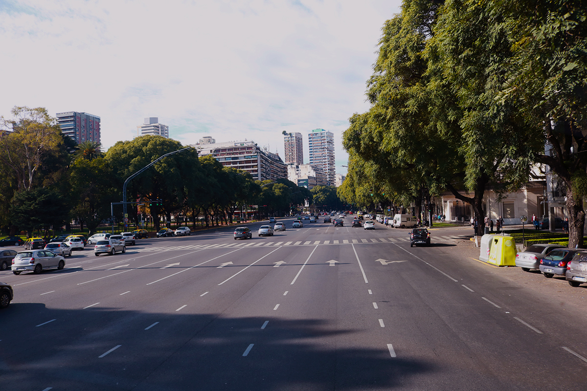 Avenidas lagas e muito planejamento urbano. (Foto: Marina Pape)