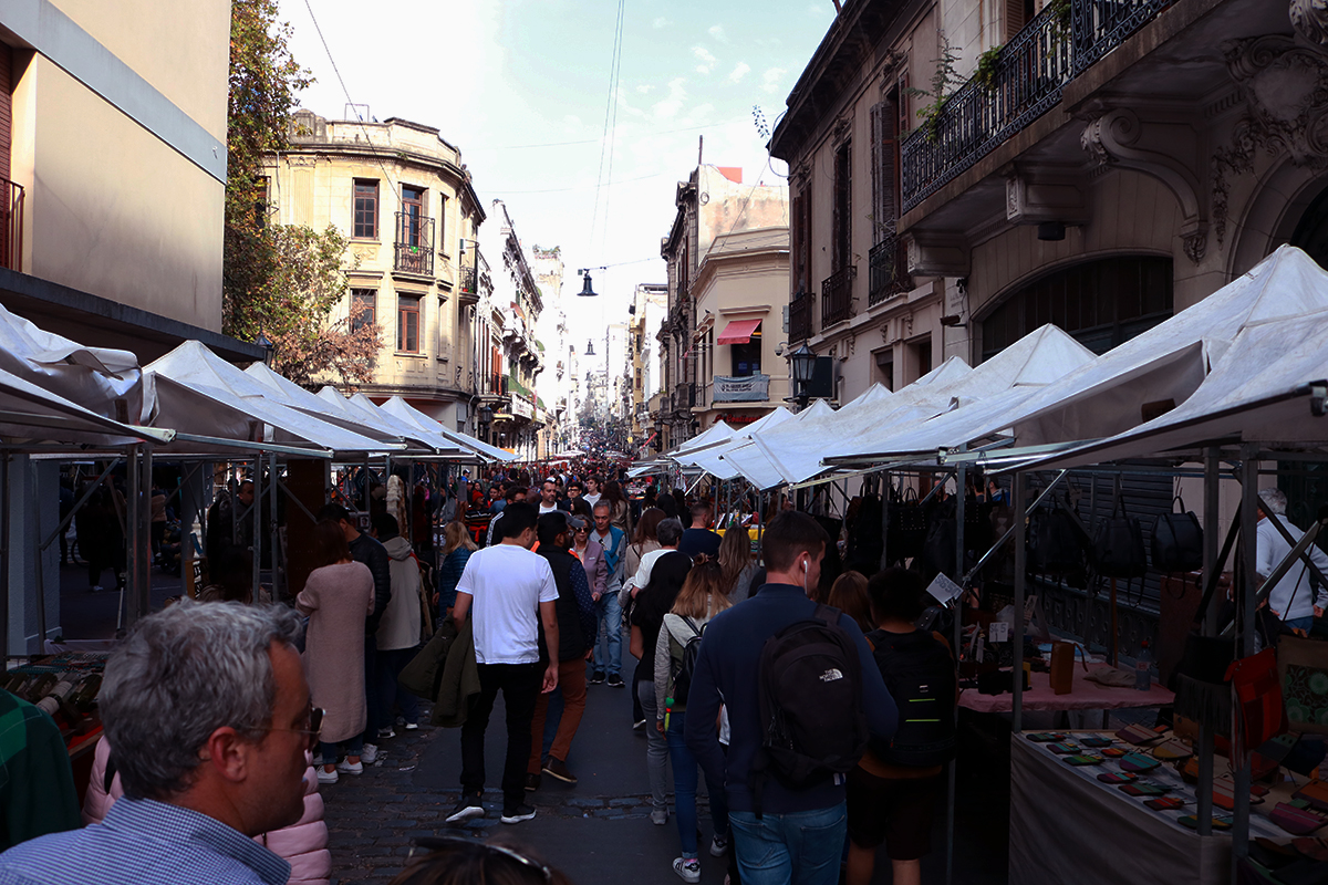 Feira de San Telmo, só aos domingos (Foto: Marina Pape)